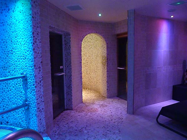 Ladies saunas& steam rooms, jacuzzi and monsoon shower